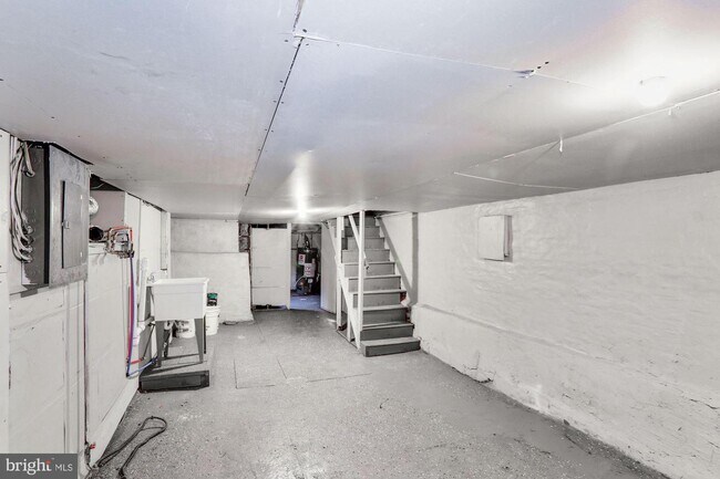 Building Photo - 309 Barclay St