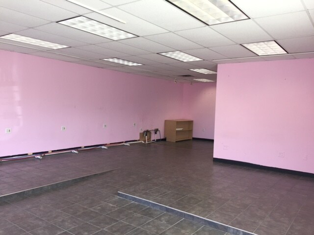 Interior Photo - 1619 University