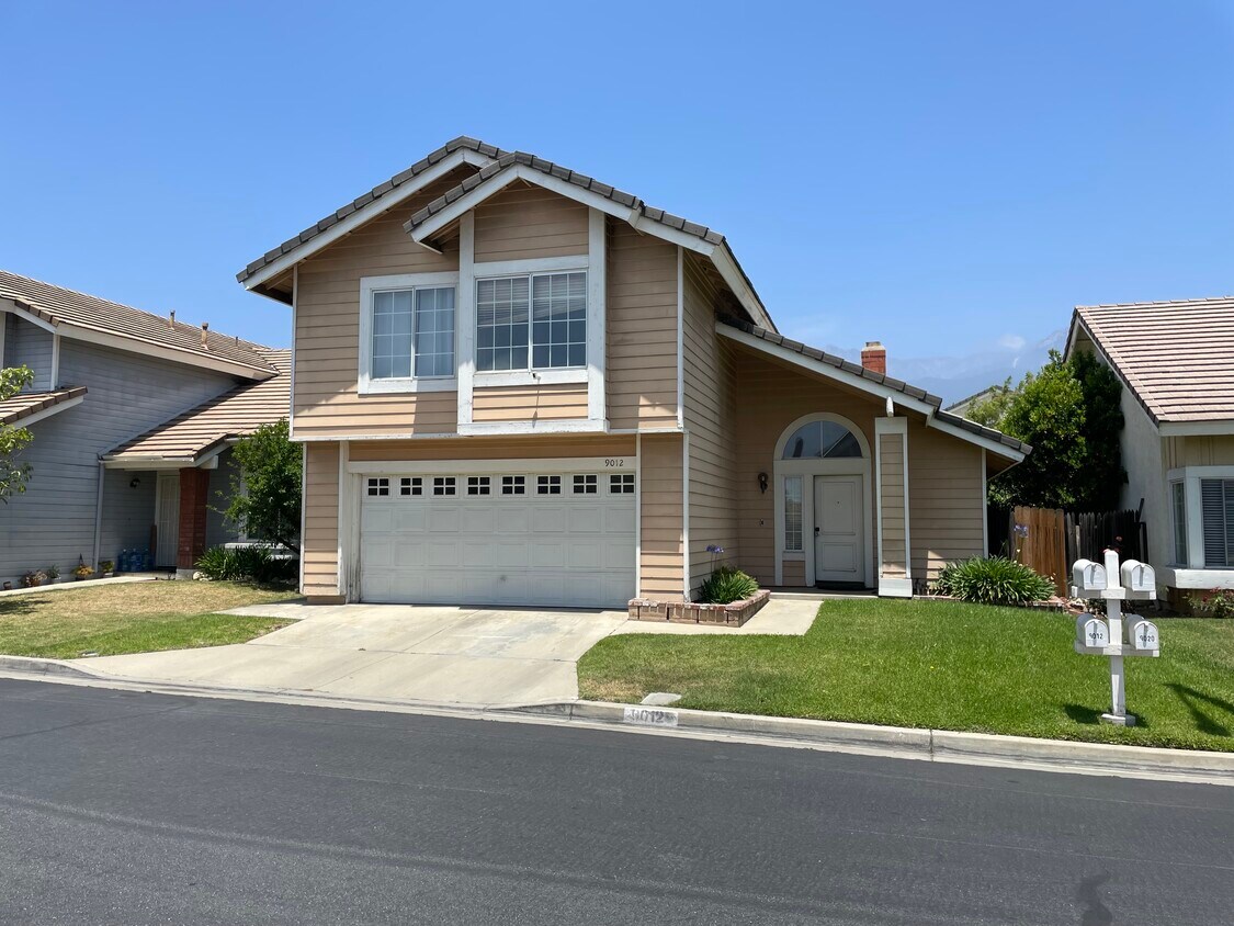 Primary Photo - 9012 Avalon St