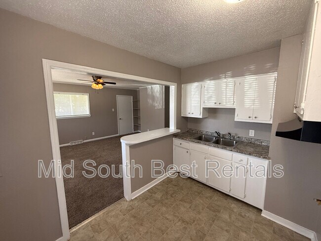 Foto del edificio - 3403 Sharpe Ave