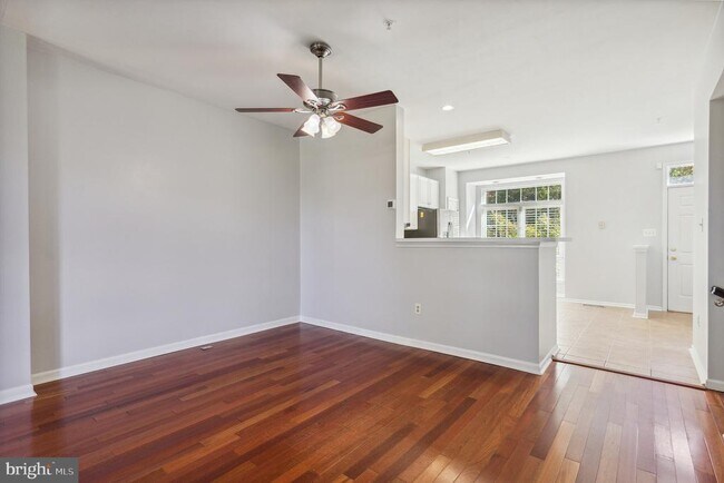 Foto del edificio - 1520 Long Dr Ct