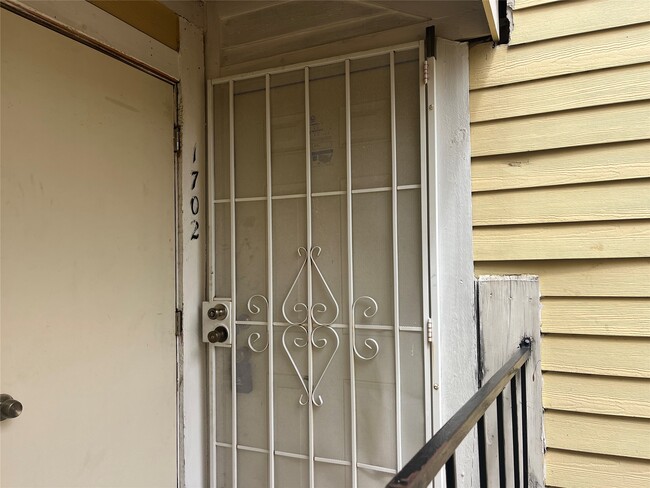 Foto del edificio - 8405 Wilcrest Dr