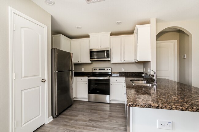 Foto del edificio - 25245 Dickens Dr