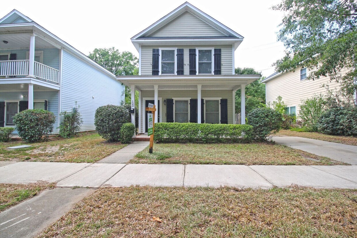 Foto principal - PRE-LEASING for 2026 3 Bedroom, 2.5 bath -...