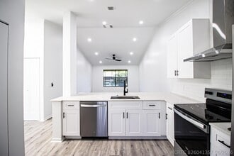 Building Photo - 13055 Albright Ct