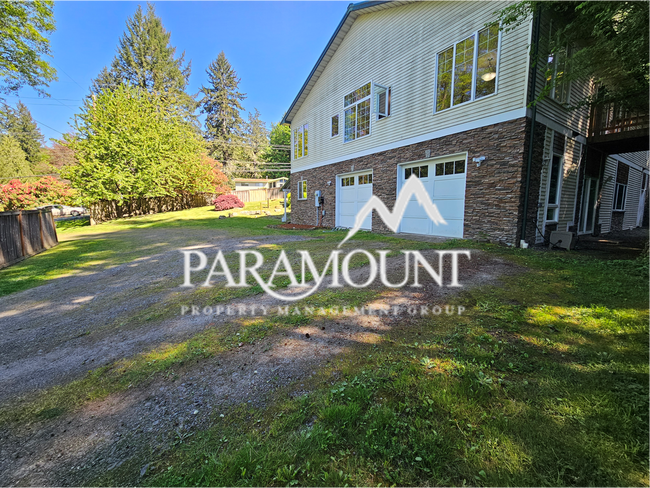 Building Photo - Spacious 4,600+sqft 5 Bedroom in Bremerton!