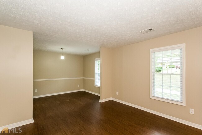 Building Photo - 5915 Seam St