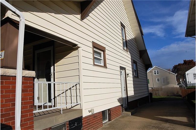 Building Photo - 216 Murphy Ave