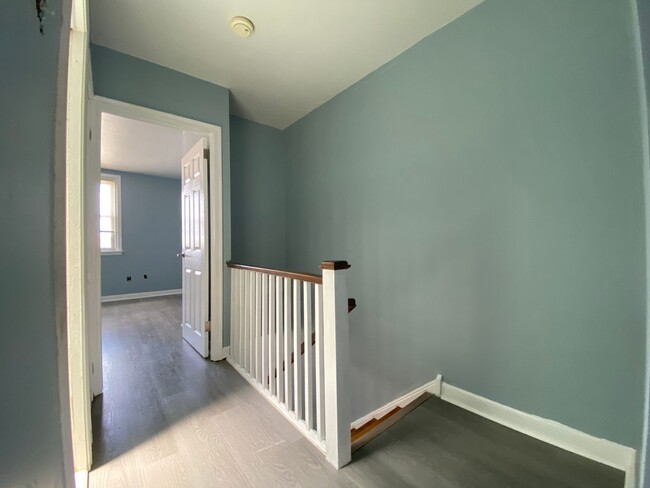 Building Photo - 3 Bedroom and 1 bathroom Row House Availab...