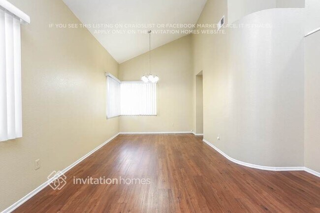 Foto del edificio - 10349 Beryl Ave