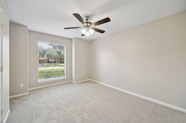 Foto del edificio - 16114 Cypress Valley Dr