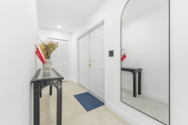 Building Photo - 245 Sandpiper Ave