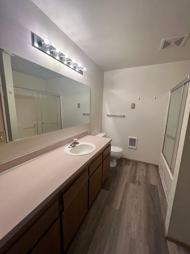 Foto del edificio - 1 Bed/1 Bath Eastside Apartment - Purcell ...