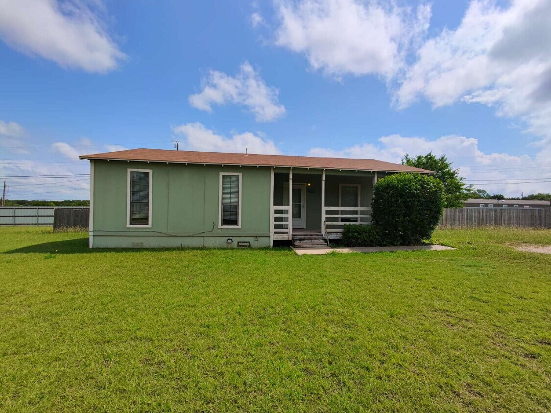 Foto principal - "Charming 3-Bed, 2-Bath Home in Copperas C...