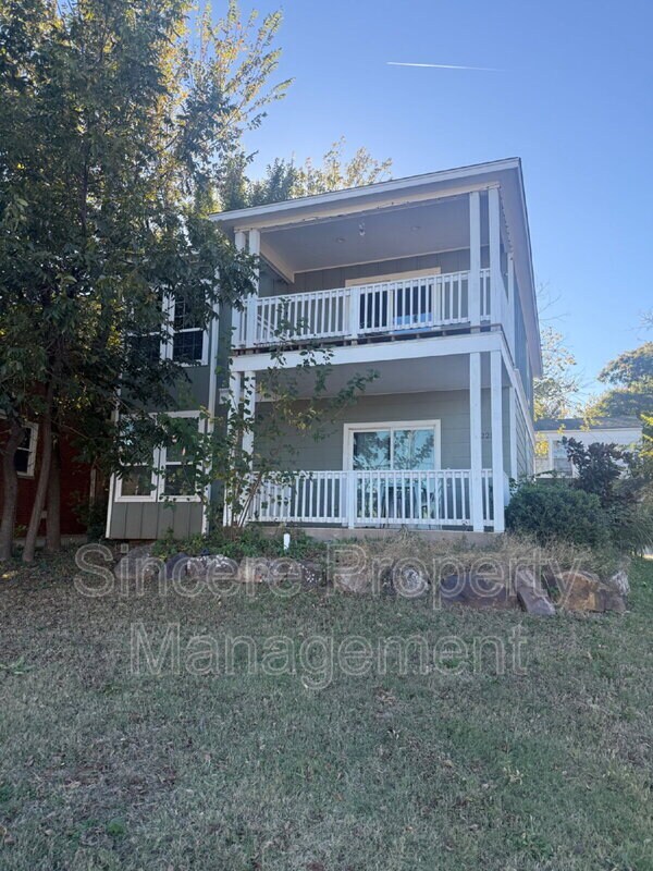 Photo - 2225 North Gatewood Avenue