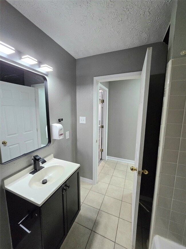 Building Photo - 616 Shaver St