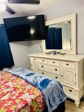 Building Photo - 5582 SE 42nd Ct