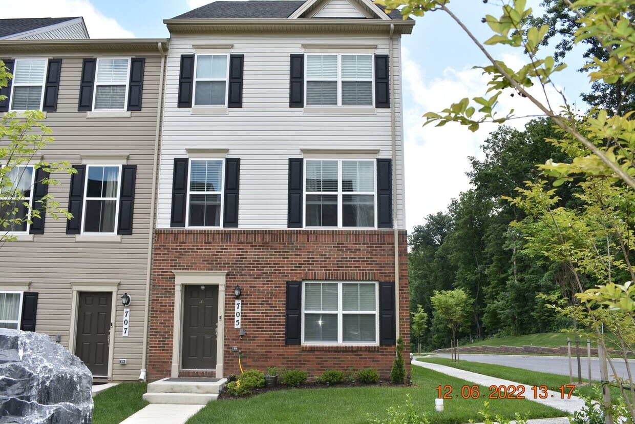 Primary Photo - BRAND NEW HOME FOR RENT 4 LEVEL HOME WITH ...