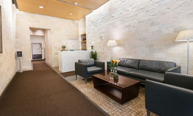 Building Photo - 100 W 39th St