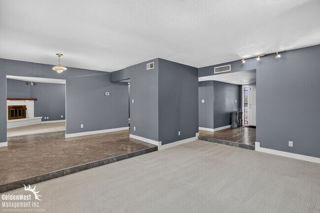 Foto del edificio - Beautifully Updated 4Bdm 2Ba Home with Den in Chandler!