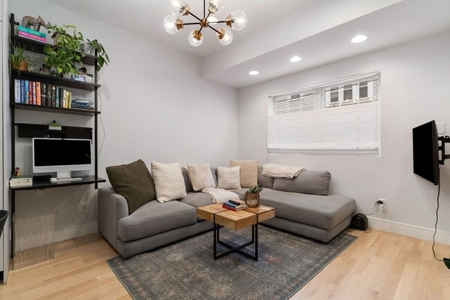 Building Photo - 62 Bolton St