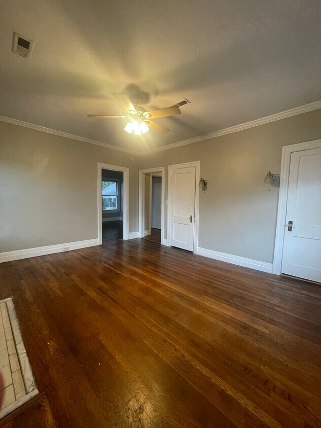 Primary Photo - 2900 Pawnee Ave S