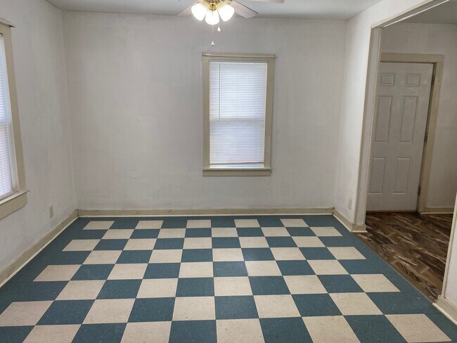 Foto del edificio - 611 Fredonia St