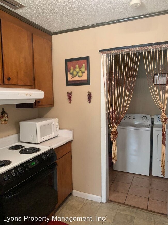 Building Photo - 3 br, 1 bath House - 1206 MELISSA DR