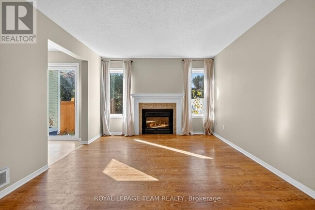 Building Photo - 24 Hemlo Crescent