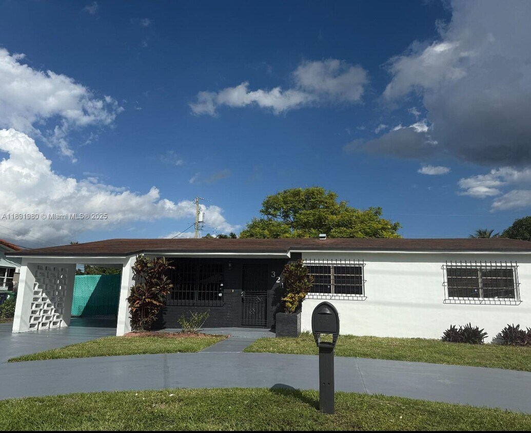 Building Photo - 3211 SW 107th Ave