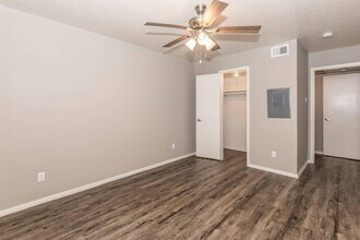 Building Photo - 1212 Hampshire Ln