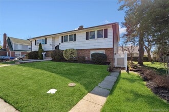 Building Photo - 445 S Wellwood Ave