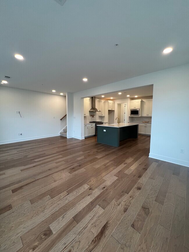 Foto del edificio - 330 E Lake St