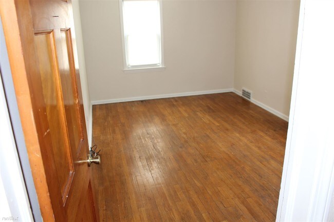 Foto del edificio - 2249 N Taylor Rd