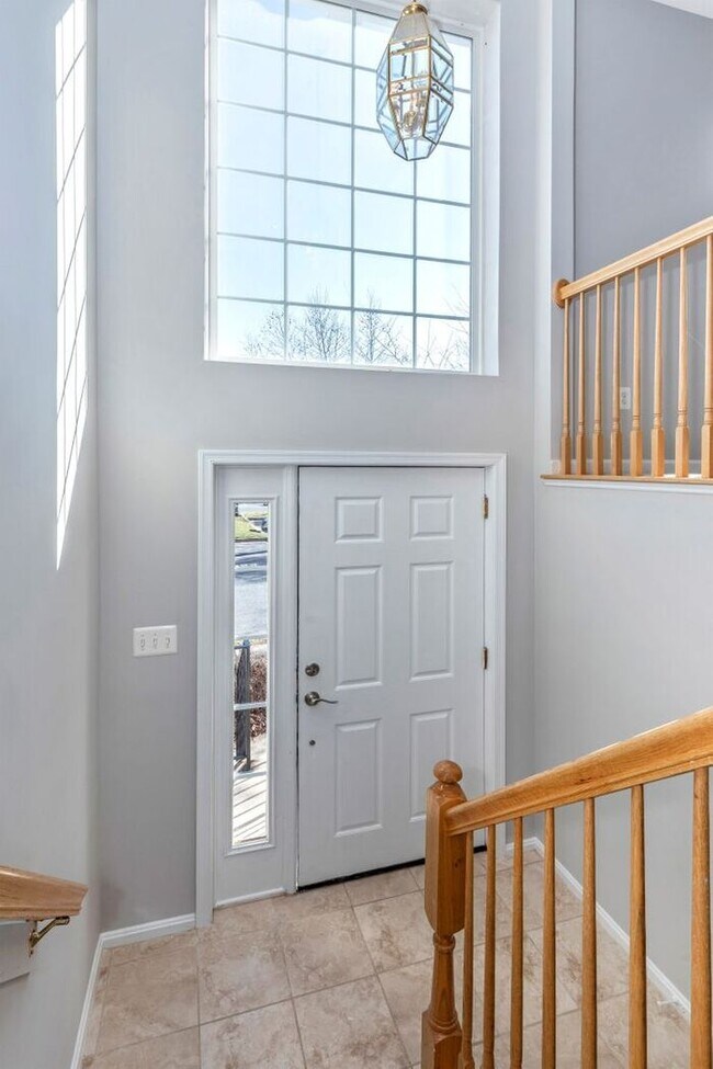 Building Photo - Fantastic Townhouse For Lease