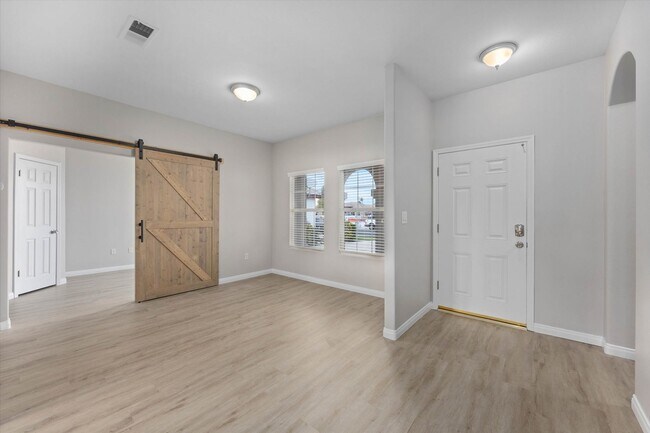 Building Photo - Madison Grove Cutie!
