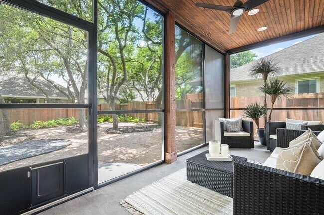 Building Photo - 10820 Sky Rock Dr