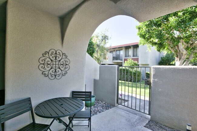 Building Photo - 1150 E Amado Rd