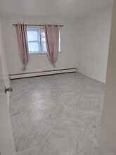 Building Photo - 88-29 Pontiac St