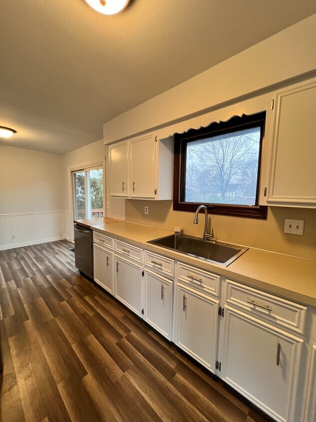 Kitchen - 313 W McKinley Ave