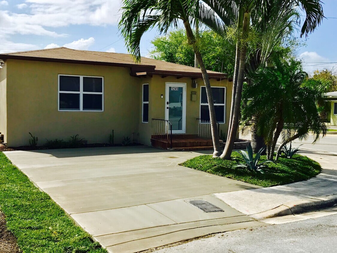 Foto principal - 1245 NE 17th Ave
