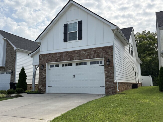 Building Photo - 2107 Barringer Ln