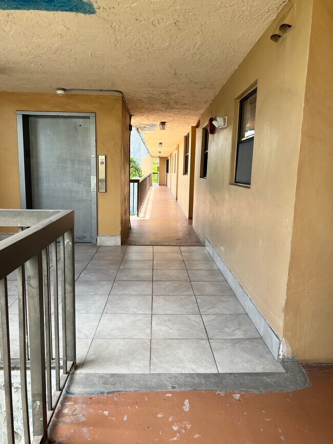 Foto del edificio - 10145 NW 9th Street Cir