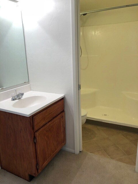 Foto del edificio - Upstairs Three Bedroom Condo ~ N. Prescott