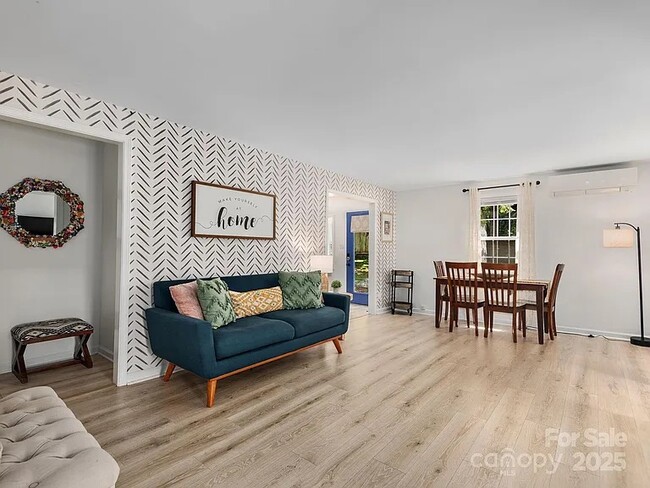 Foto del edificio - 15 Lawterdale Rd