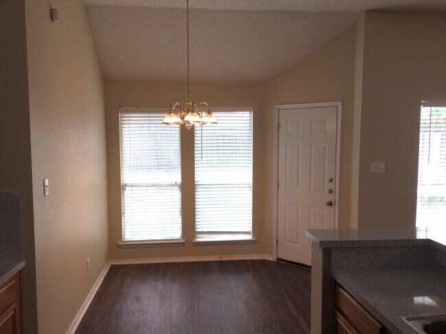 Foto del edificio - 223 Dartmouth Dr