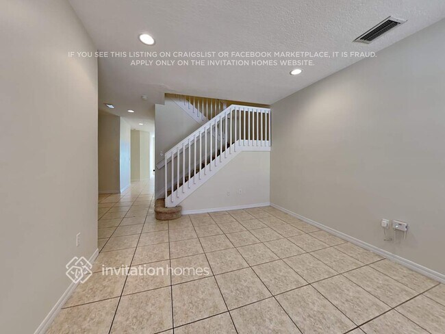 Building Photo - 568 NE 35th Ave