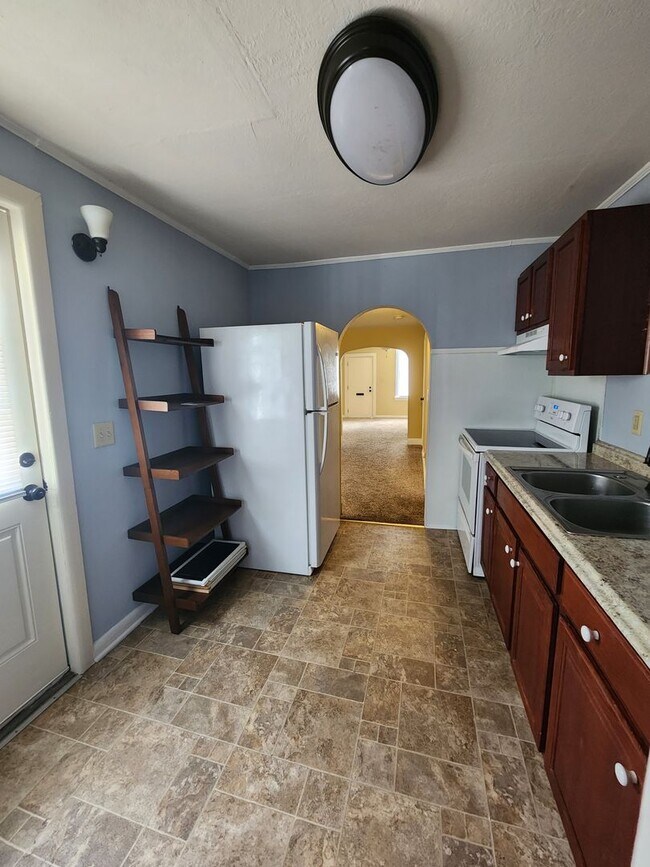 Building Photo - 2 Bedroom Single Family Home