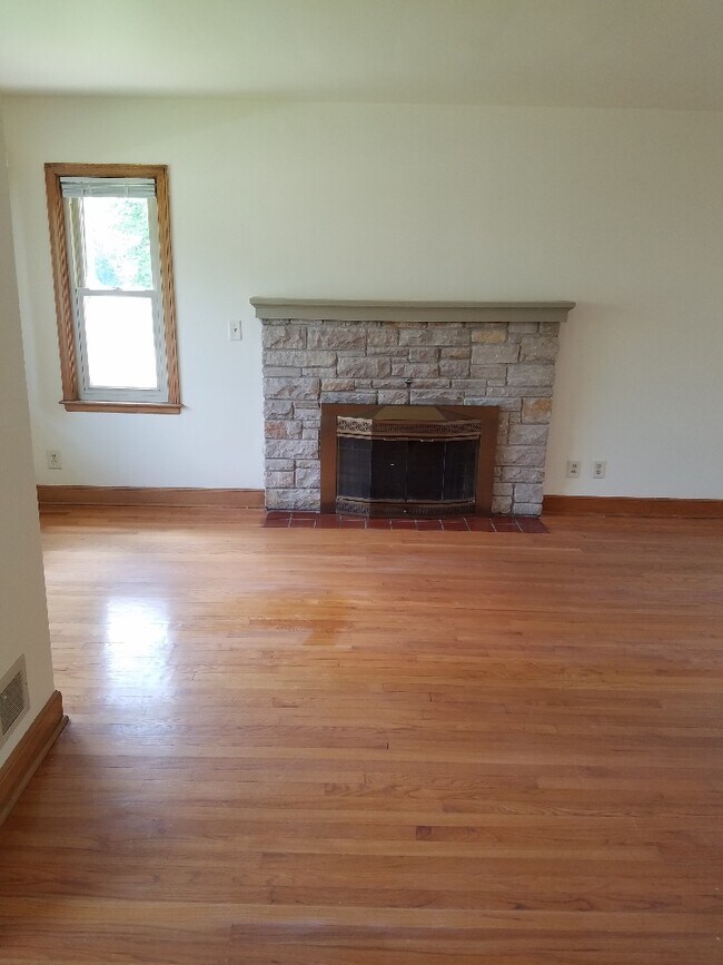 Living Room1 - 1716 State St