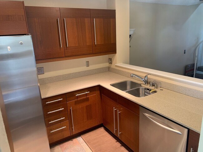 Foto del edificio - COMING SOON! 1 Bedroom + Loft  + Office/De...